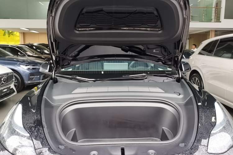 Used Tesla Model Y 2024 Rear-Wheel-Drive Version Engine Bay