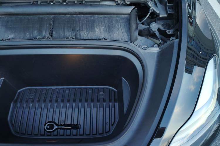 Used Tesla Model Y 2024 Performance High-Performance Edition Engine Bay Left