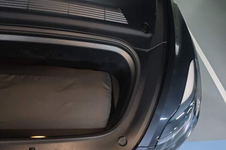 Used Tesla Model Y 2024 Rear-Wheel-Drive Version Engine Bay Left