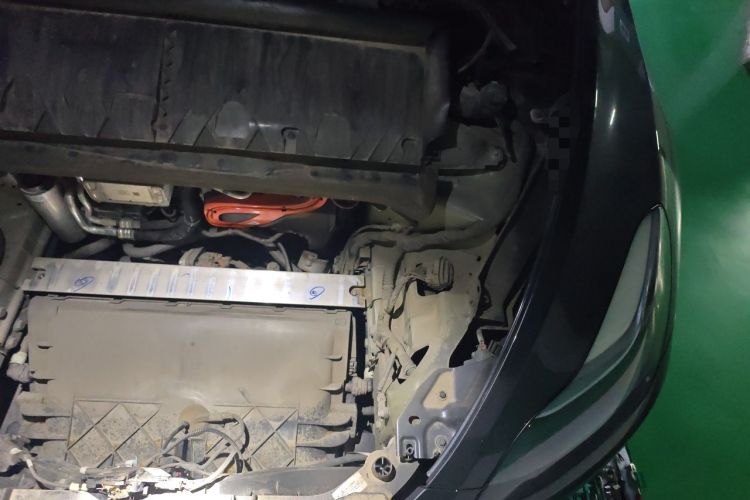 Used Tesla Model Y 2024 Rear-Wheel-Drive Version Engine Bay Left