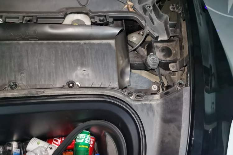 Used Tesla Model Y 2024 Rear-Wheel-Drive Version Engine Bay Left