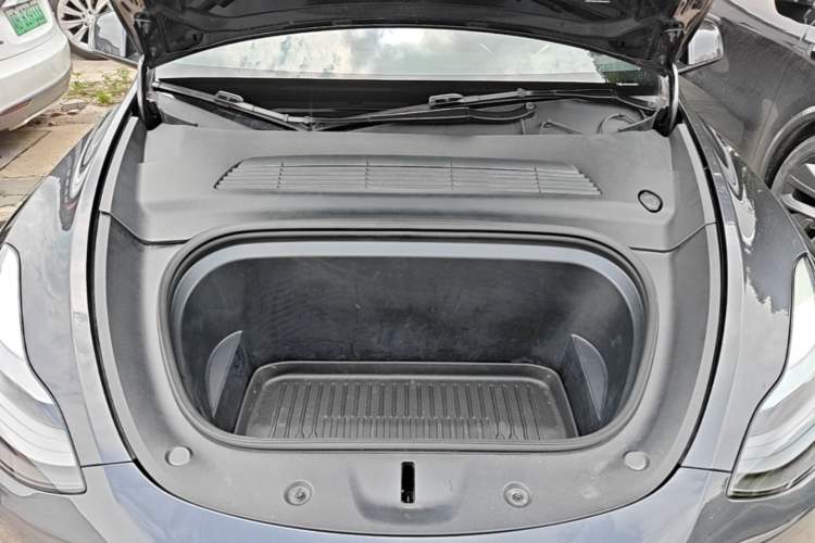 Used Tesla Model Y 2024 Rear-Wheel-Drive Version Engine Bay