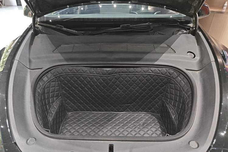 Used Tesla Model Y 2024 Rear-Wheel-Drive Version Engine Bay