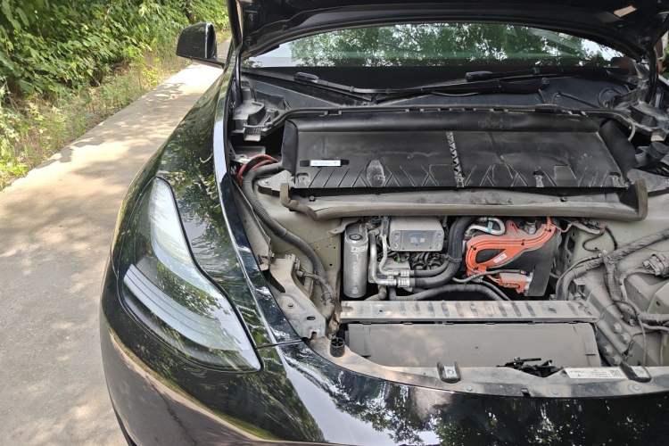 Used Tesla Model Y 2024 Rear-Wheel-Drive Version Engine Bay Right