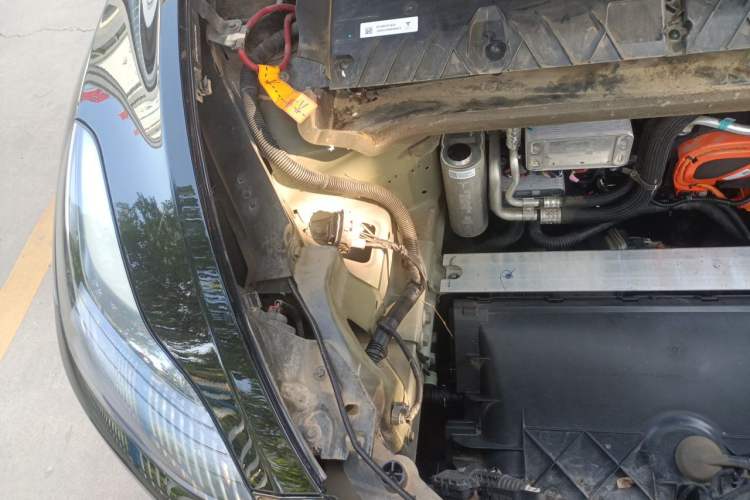 Used Tesla Model Y 2024 Rear-Wheel-Drive Version Engine Bay Right