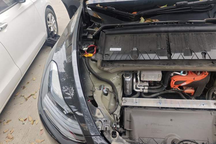 Used Tesla Model Y 2024 Rear-Wheel-Drive Version Engine Bay Right