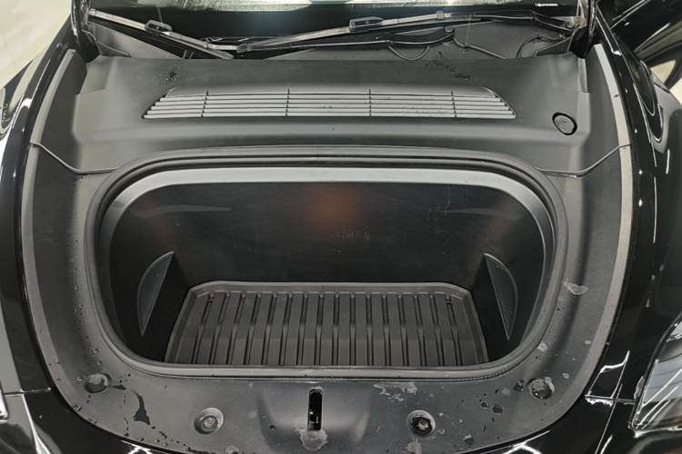 Used Tesla Model Y 2024 Rear-Wheel-Drive Version Engine Bay