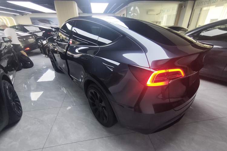 Used Tesla Model Y 2024 Rear-Wheel-Drive Version Exterior 2
