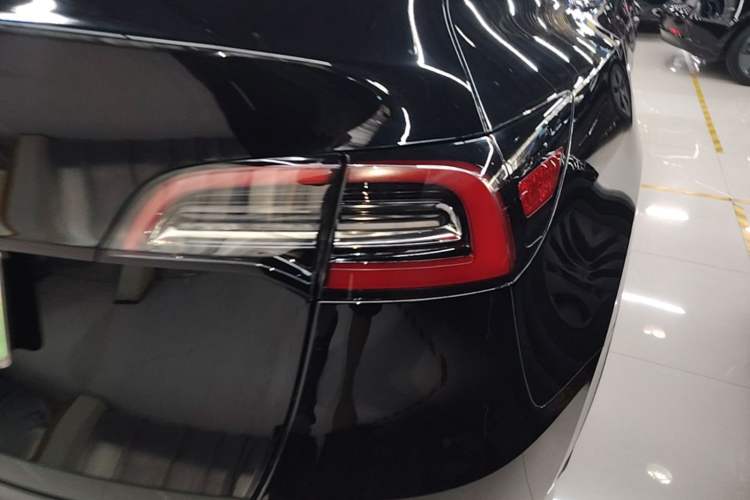 Used Tesla Model Y 2024 Long-Range All-Wheel-Drive Version Exterior 3