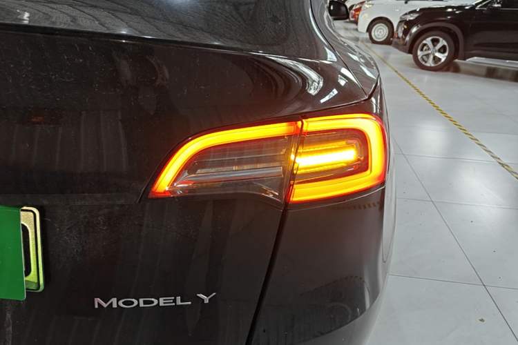 Used Tesla Model Y 2024 Rear-Wheel-Drive Version Exterior 3