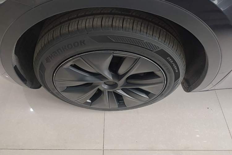 Used Tesla Model Y 2024 Rear-Wheel-Drive Version Exterior 4