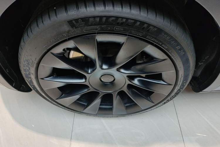Used Tesla Model Y 2024 Long-Range All-Wheel-Drive Version Exterior 4