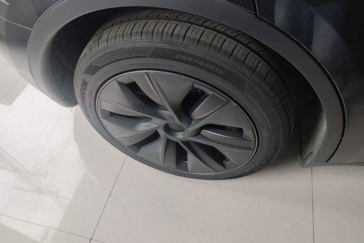 Used Tesla Model Y 2024 Rear-Wheel-Drive Version Exterior 5
