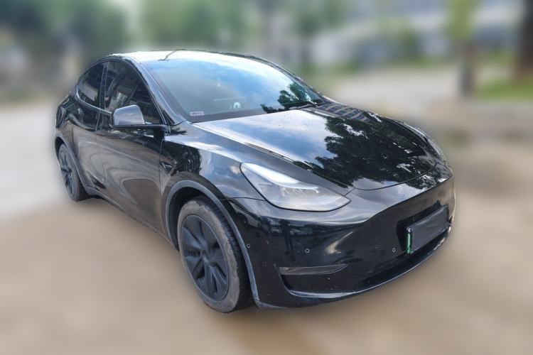Used Tesla Model Y 2024 Long-Range All-Wheel-Drive Version Front Right 45 Deg