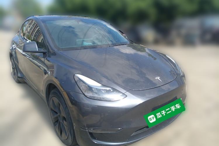 Used Tesla Model Y 2024 Long-Range All-Wheel-Drive Version Front Right 45 Deg