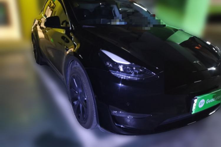 Used Tesla Model Y 2024 Long-Range All-Wheel-Drive Version Front Right 45 Deg