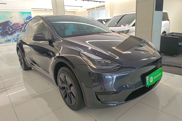 Used Tesla Model Y 2024 Rear-Wheel-Drive Version Front Right 45 Deg
