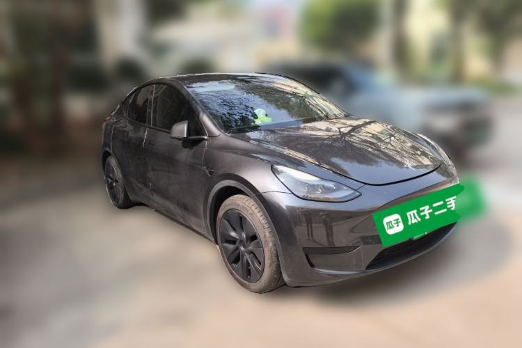 Used Tesla Model Y 2024 Rear-Wheel-Drive Version Front Right 45 Deg