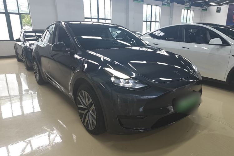 Used Tesla Model Y 2024 Rear-Wheel-Drive Version Front Right 45 Deg