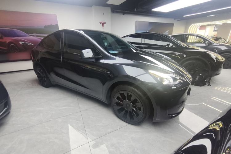 Used Tesla Model Y 2024 Rear-Wheel-Drive Version Front Right 45 Deg
