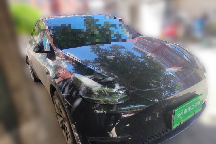 Used Tesla Model Y 2024 Long-Range All-Wheel-Drive Version Front Right 45 Deg