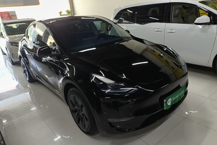 Used Tesla Model Y 2024 Long-Range All-Wheel-Drive Version Front Right 45 Deg