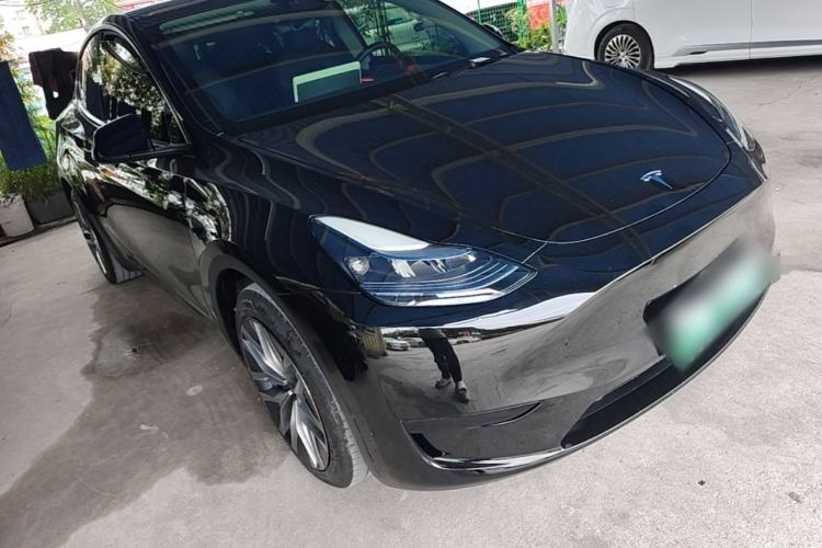 Used Tesla Model Y 2024 Rear-Wheel-Drive Version Front Right 45 Deg