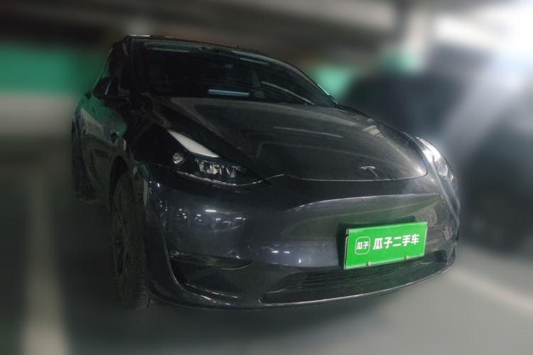 Used Tesla Model Y 2024 Long-Range All-Wheel-Drive Version Front Right 45 Deg