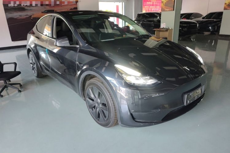 Used Tesla Model Y 2024 Long-Range All-Wheel-Drive Version Front Right 45 Deg