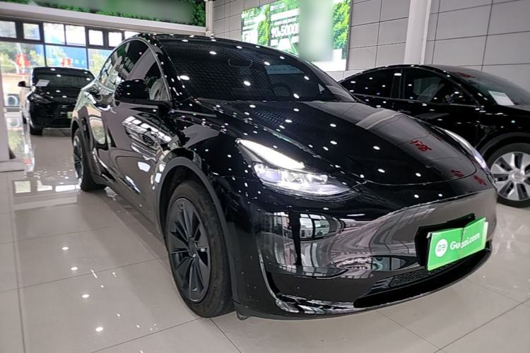Used Tesla Model Y 2024 Rear-Wheel-Drive Version Front Right 45 Deg