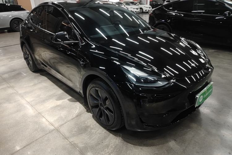 Used Tesla Model Y 2024 Rear-Wheel-Drive Version Front Right 45 Deg