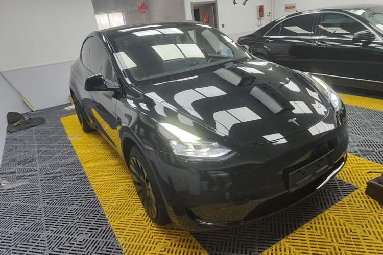 Used Tesla Model Y 2024 Rear-Wheel-Drive Version Front Right 45 Deg