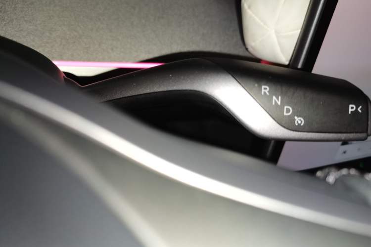 Used Tesla Model Y 2024 Long-Range All-Wheel-Drive Version Gear Lever