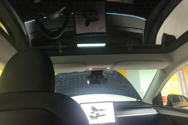 Used Tesla Model Y 2024 Rear-Wheel-Drive Version Headliner