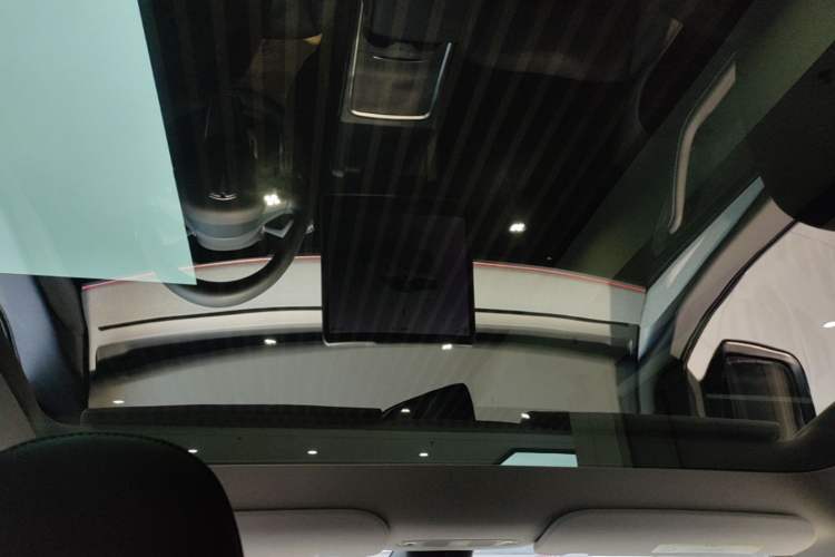 Used Tesla Model Y 2024 Long-Range All-Wheel-Drive Version Headliner