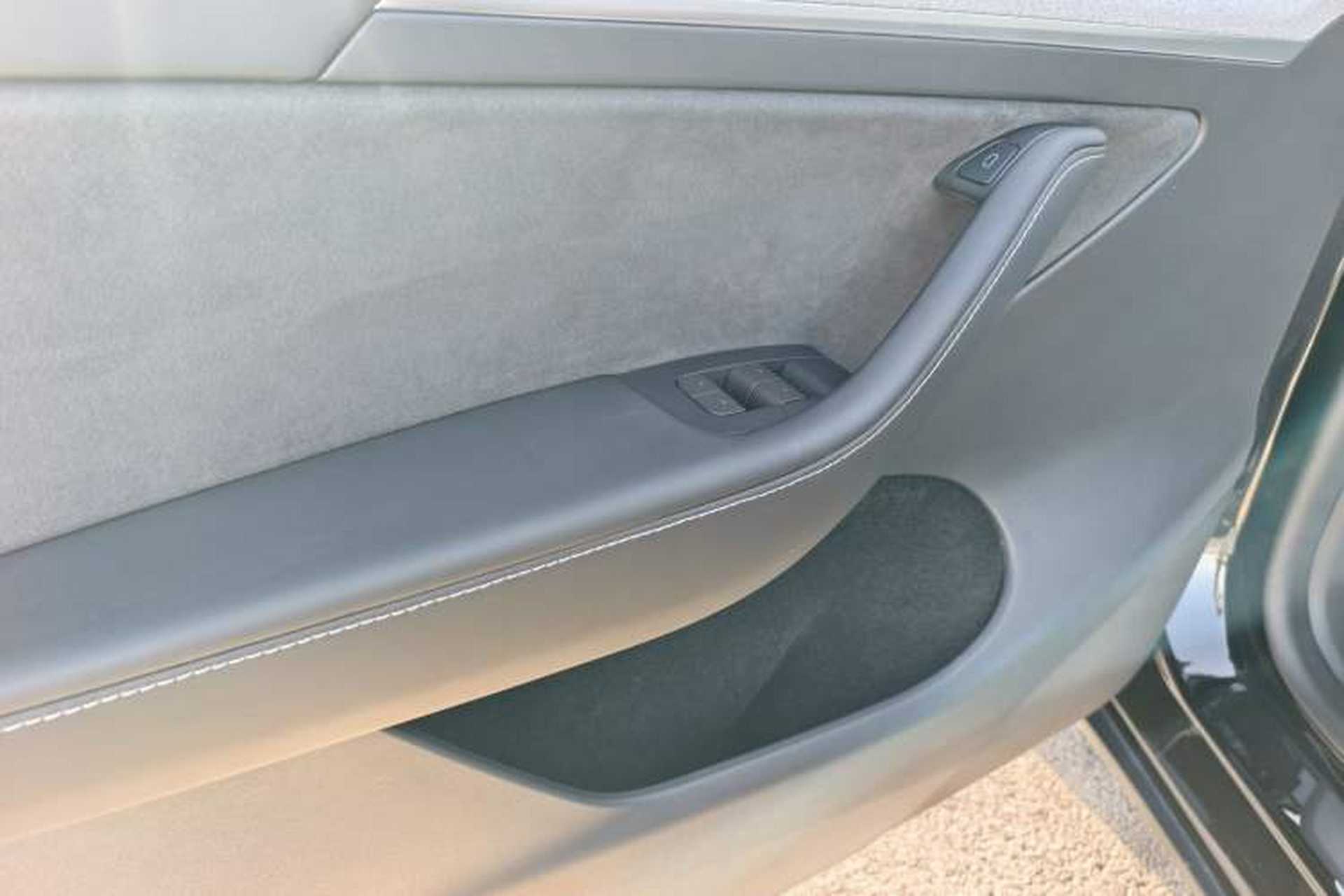 Used Tesla Model Y 2024 Rear-Wheel-Drive Version Interior 2