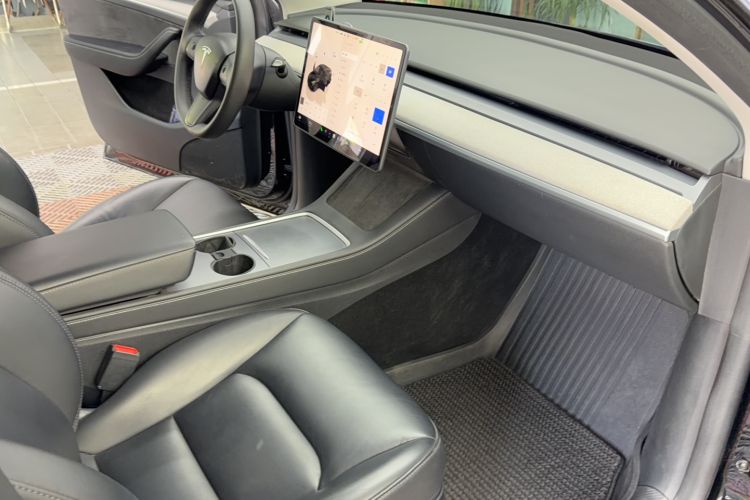 Used Tesla Model Y 2024 Rear-Wheel-Drive Version Interior 2