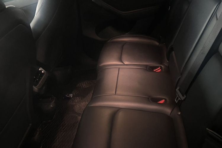 Used Tesla Model Y 2024 Rear-Wheel-Drive Version Interior 2