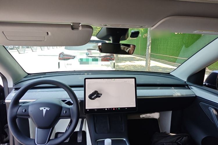 Used Tesla Model Y 2024 Long-Range All-Wheel-Drive Version Interior 2