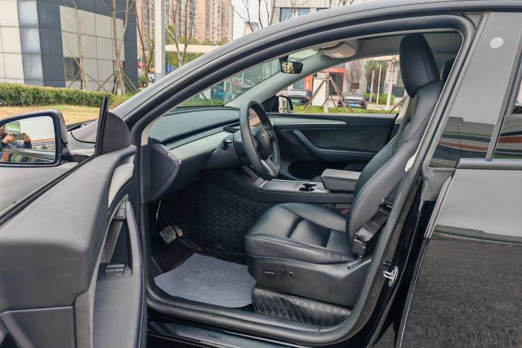 Used Tesla Model Y 2024 Rear-Wheel-Drive Version Interior 3