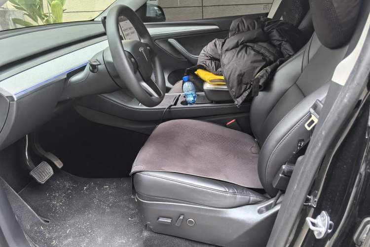 Used Tesla Model Y 2024 Rear-Wheel-Drive Version Interior 4