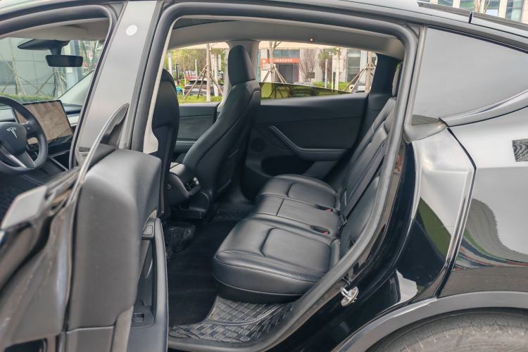 Used Tesla Model Y 2024 Rear-Wheel-Drive Version Interior 4
