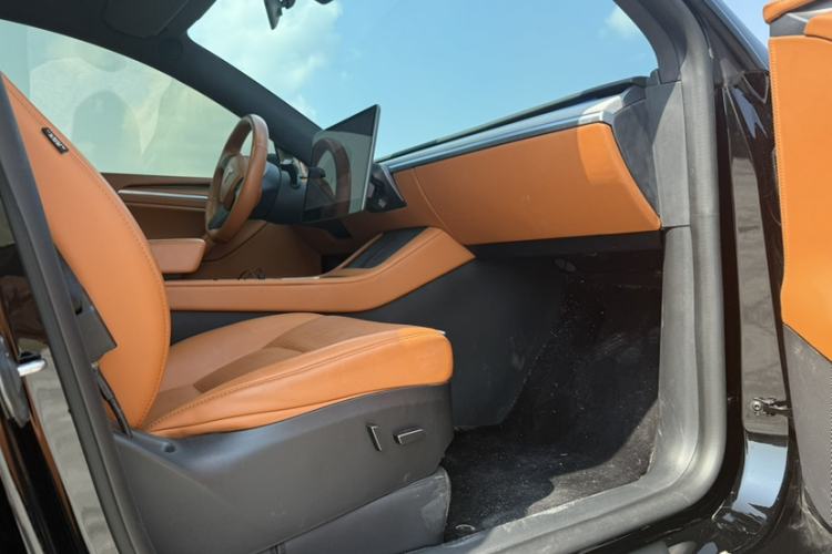 Used Tesla Model Y 2024 Rear-Wheel-Drive Version Interior 5