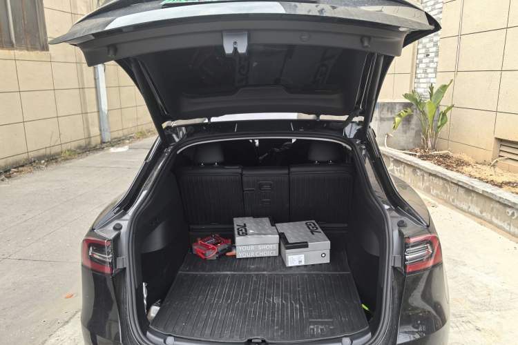 Used Tesla Model Y 2024 Rear-Wheel-Drive Version Interior 8