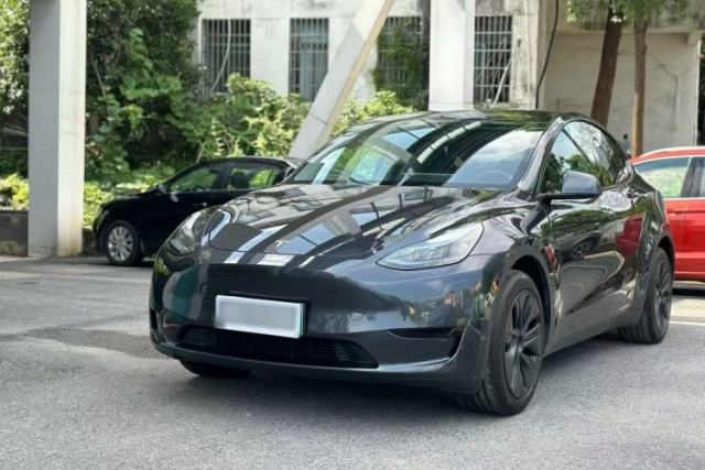 Tesla Model Y 2024 Rear-Wheel-Drive Version مستعملة