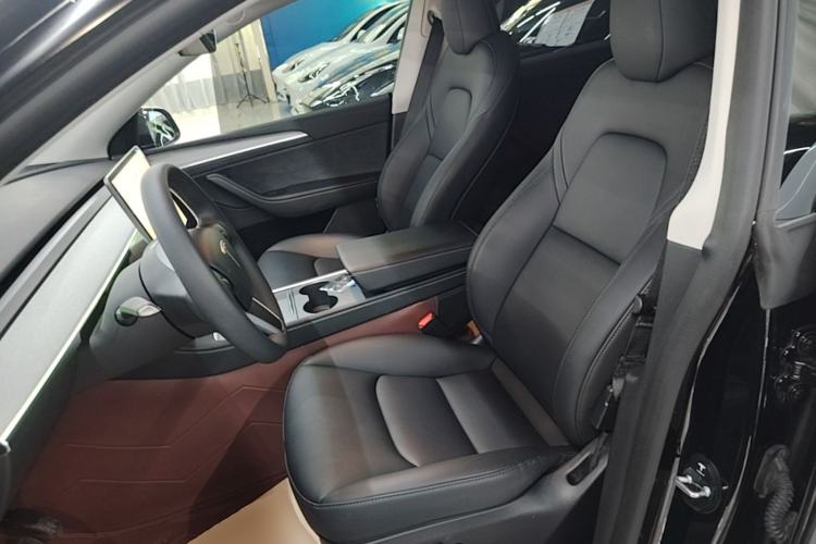 Used Tesla Model Y 2024 Long-Range All-Wheel-Drive Version Left Front Seat