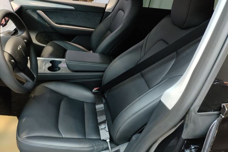 Used Tesla Model Y 2024 Long-Range All-Wheel-Drive Version Left Front Seat