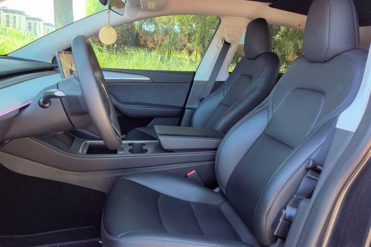 Used Tesla Model Y 2024 Long-Range All-Wheel-Drive Version Left Front Seat