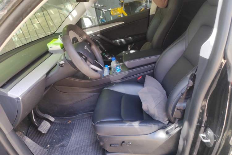 Used Tesla Model Y 2024 Long-Range All-Wheel-Drive Version Left Front Seat