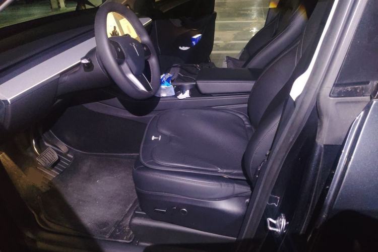 Used Tesla Model Y 2024 Long-Range All-Wheel-Drive Version Left Front Seat
